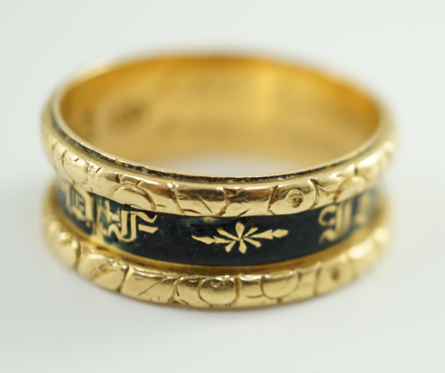 A George IV 18ct gold and black enamel 'In Memory Of' mourning band, with carved scroll border